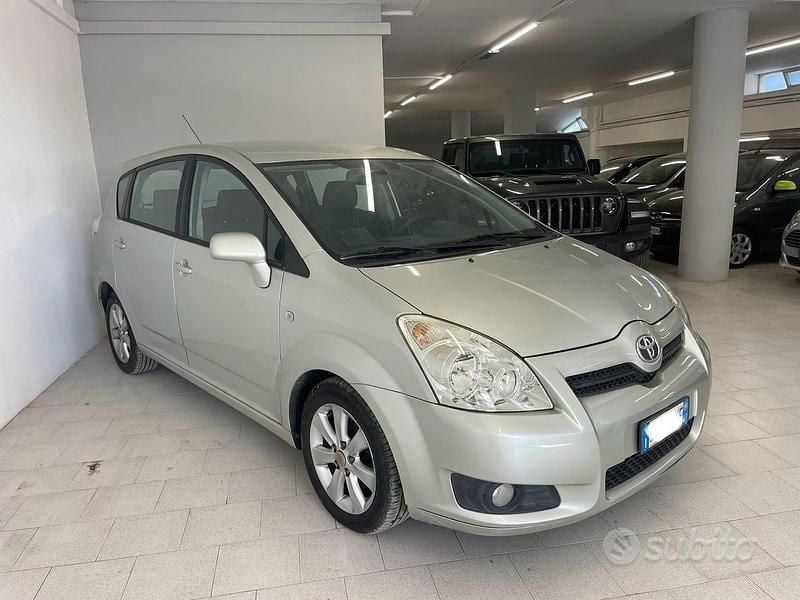 Usata Toyota Corolla Verso Sol 136 CV (100 kW) 2009 Grigio Monovolume