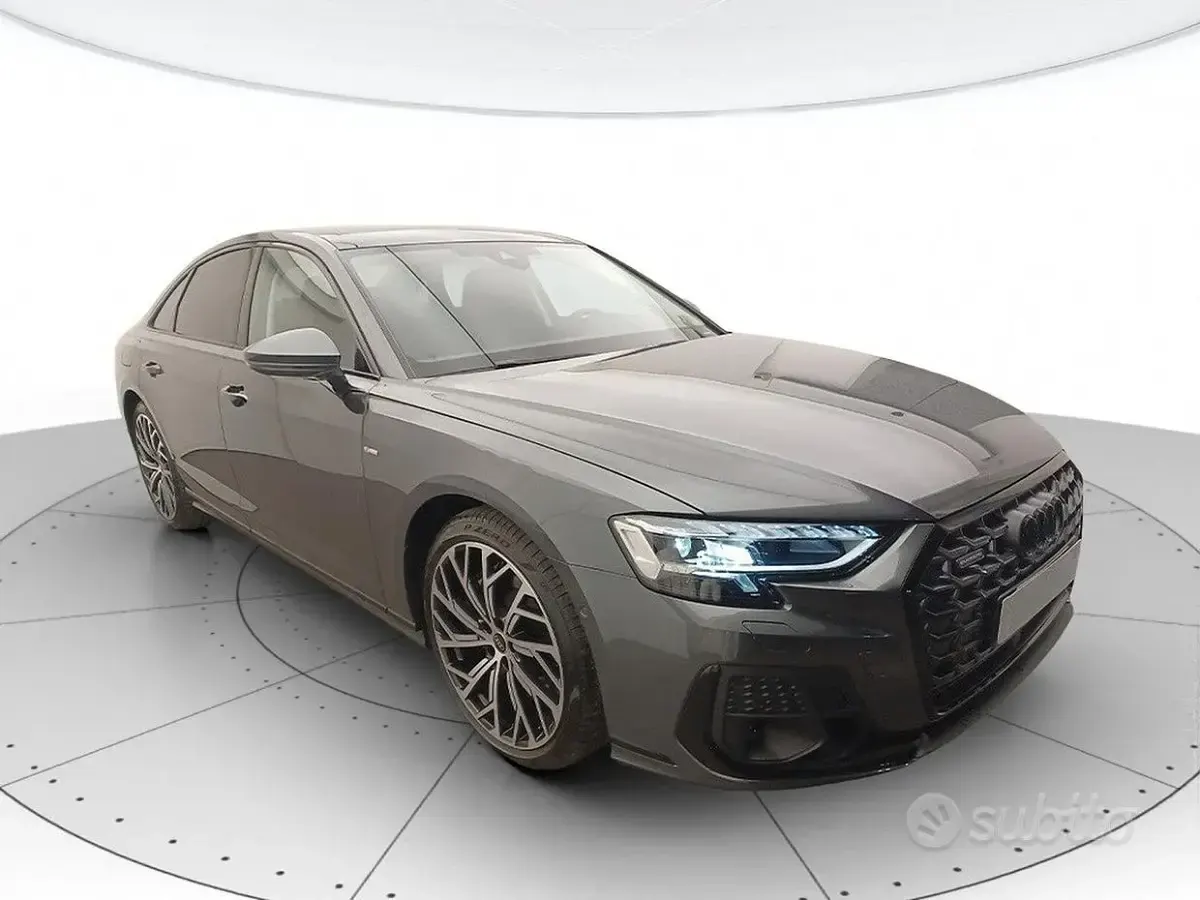 Usata Audi A8 Ambiente 340 CV (250 kW) 2024 Grigio Berlina