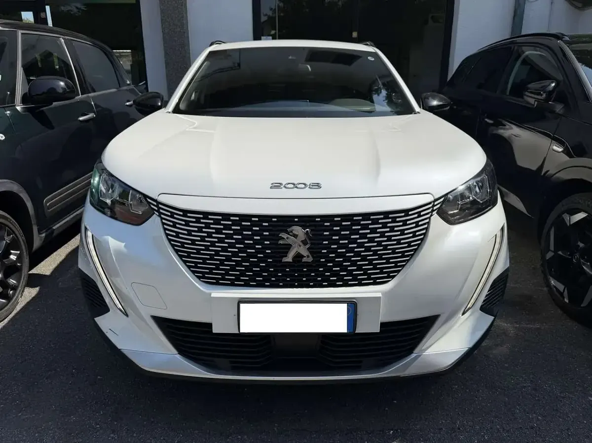 Usata Peugeot e-2008 Allure 56 kW (77 CV) 2023 Bianco SUV