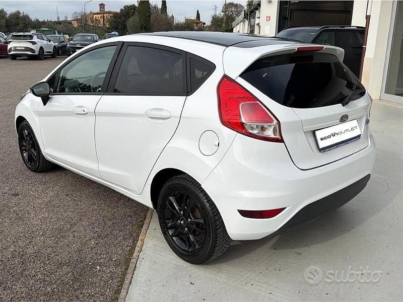 Usata Ford Fiesta 75 CV (55 kW) 2017 Bianco Berlina