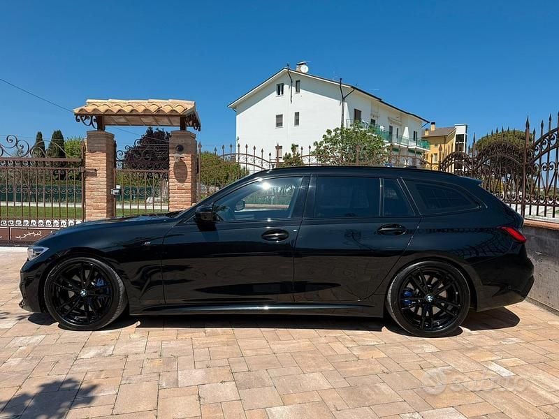 Usata BMW 320 Efficient Dynamics 190 CV (139 kW) 2020 Nero Station wagon