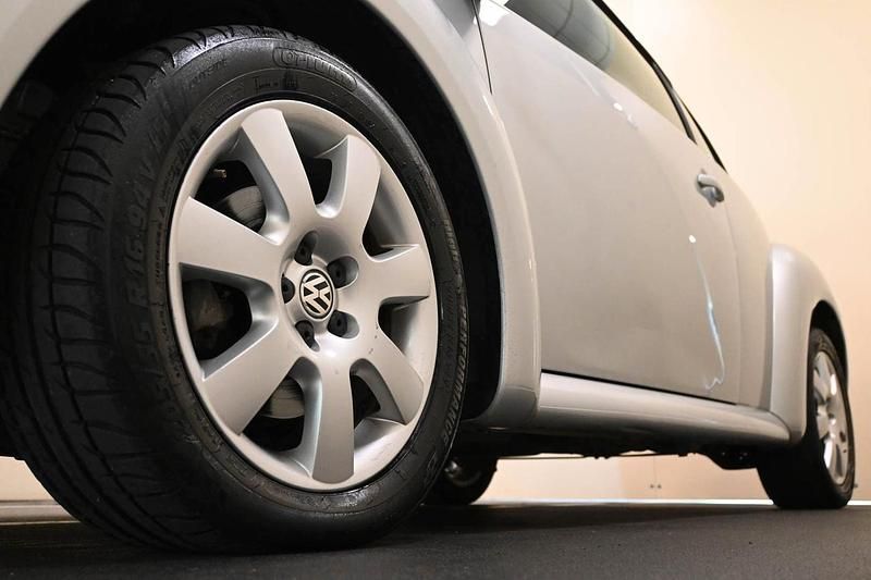 Usata VW New Beetle 100 CV (73 kW) 2005 Grigio Utilitaria