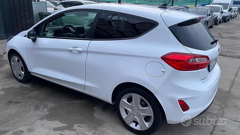 Usata Ford Fiesta Trend 85 CV (62 kW) 2020 Bianco Furgone