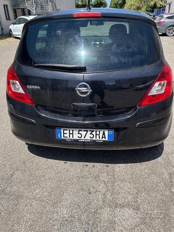Usata Opel Corsa 85 CV (62 kW) 2011 Nero Berlina