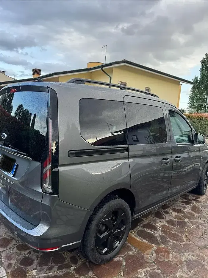Usata Ford Tourneo Connect Sport 122 CV (89 kW) 2024 Monovolume