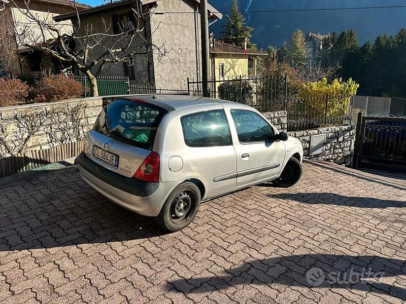 Usata Renault Clio II 2005 Berlina