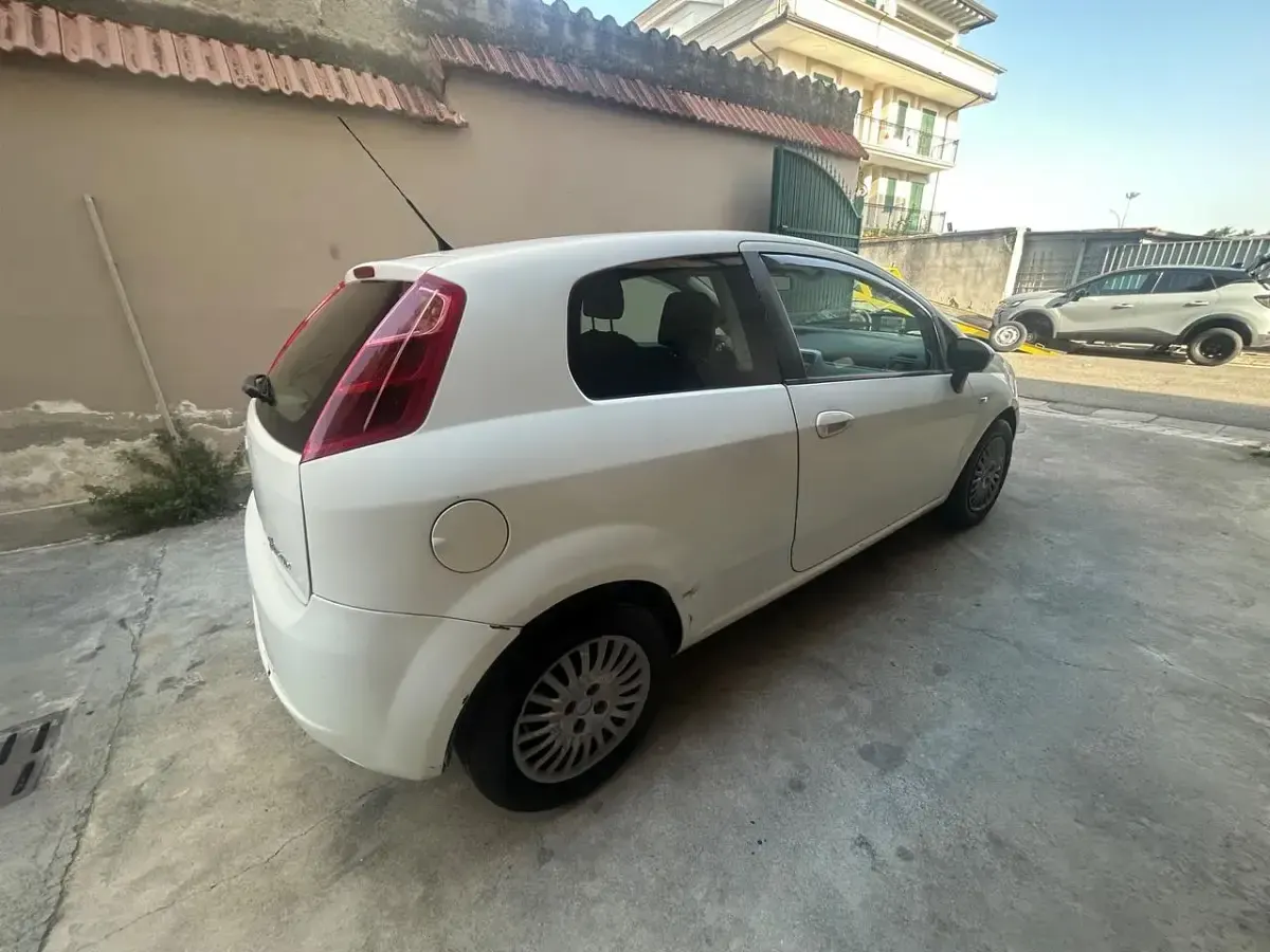 Usata Fiat Grande Punto 75 CV (55 kW) 2006 Bianco Utilitaria