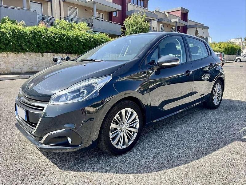 Grigio Usata 2019 Peugeot 208 Allure Due volumi | 11.900 € (Buon prezzo) - Immagine 1/4
