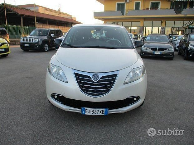 Usata Lancia Ypsilon Gold 95 CV (69 kW) 2011 Bianco Utilitaria