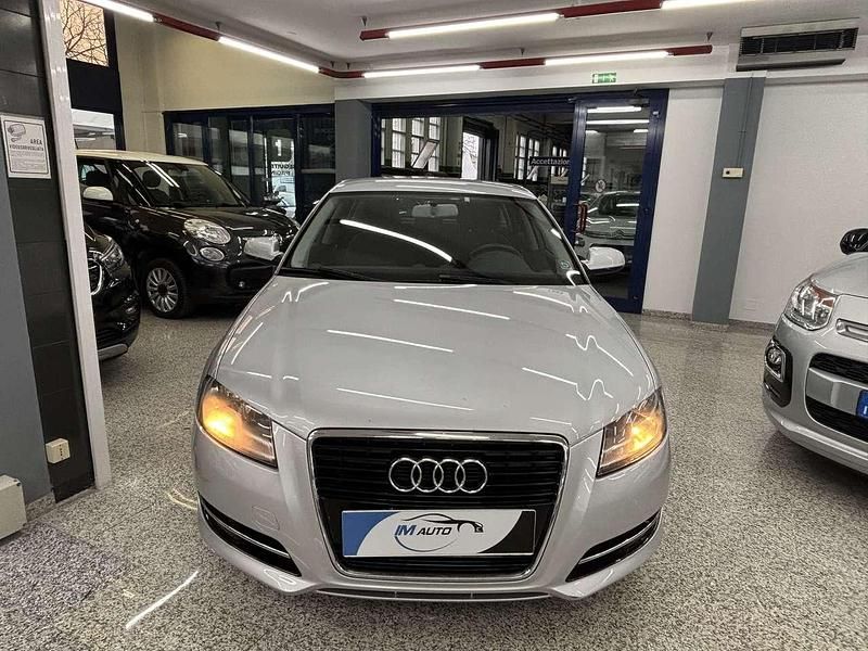 Usado Audi A3 Ambition 105 CV (77 kW) 2010 Plateado Utilitario