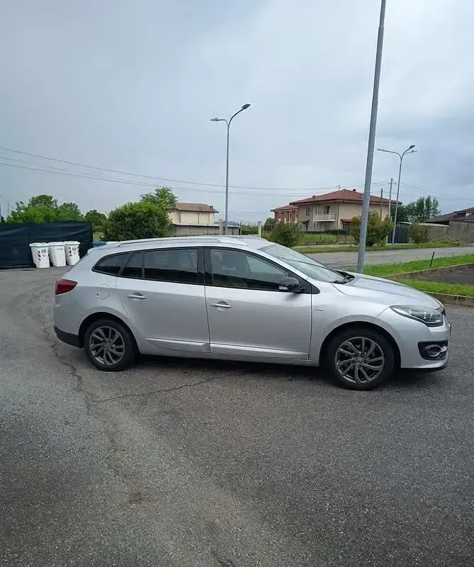 Usata Renault Mégane GrandTour LIMITED 110 CV (80 kW) 2015 Grigio Station wagon
