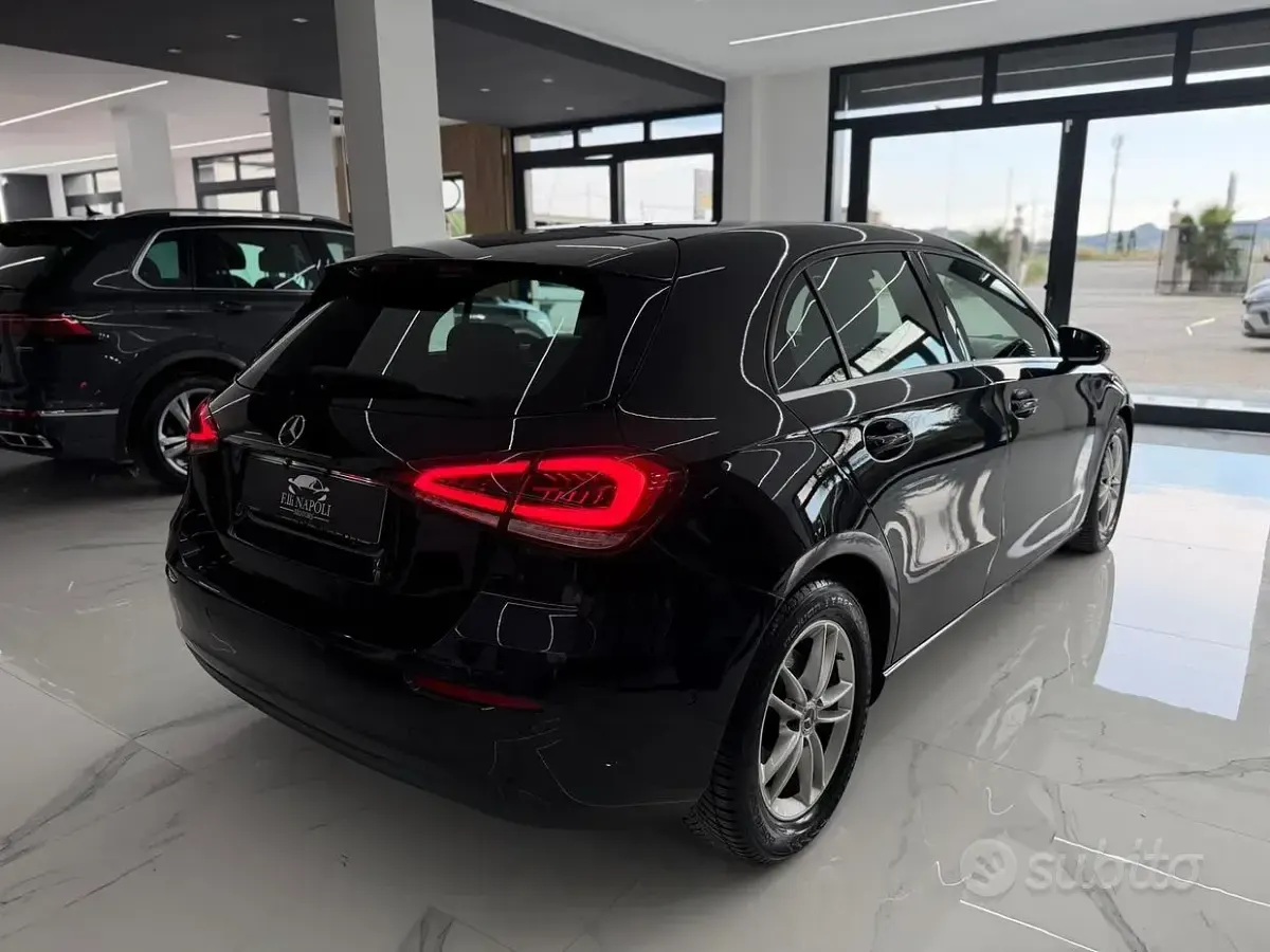 Usata Mercedes A180 116 CV (85 kW) 2019 Nero Berlina