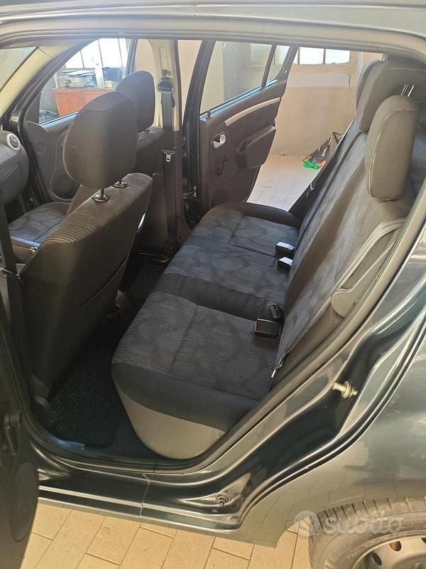 Gebraucht Dacia Logan Lauréate 75 PS (55 kW) 2008 Grau Kombi