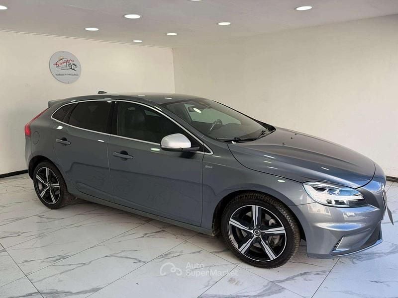 Usata Volvo V40 R-Design 150 CV (110 kW) 2018 Argento Berlina