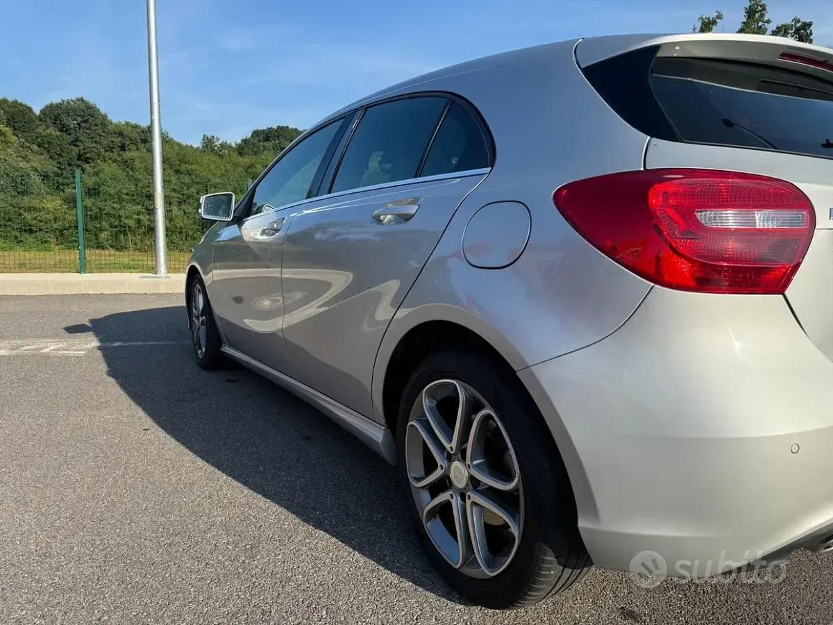 Usata Mercedes 180 109 CV (80 kW) 2013 Grigio Berlina