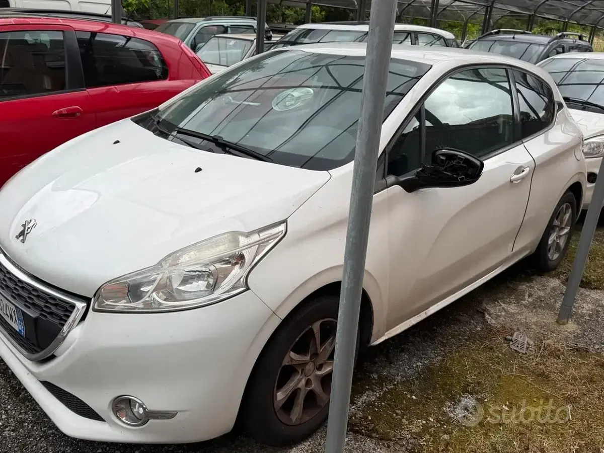 Usata Peugeot 201 68 CV (50 kW) 2013 Bianco Berlina