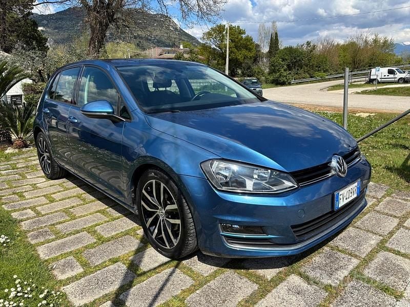 Usata VW Golf VII Highline 105 CV (77 kW) 2014 Blu Berlina