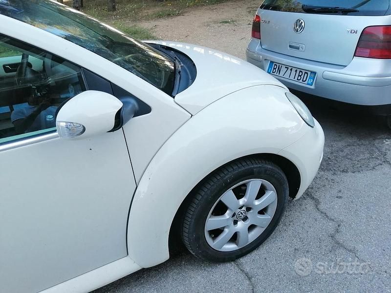 Usata VW New Beetle 102 CV (75 kW) 2004 Bianco Utilitaria