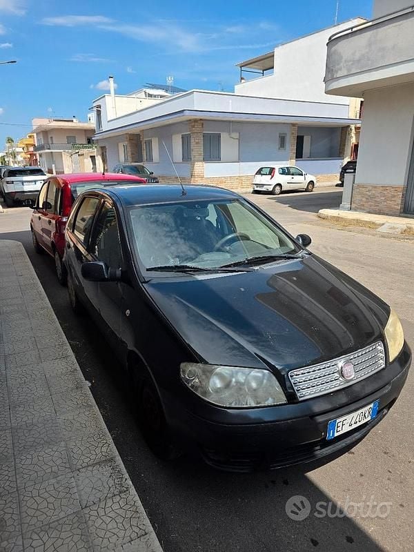 Usata Fiat Punto 77 CV (56 kW) 2010 Nero Utilitaria