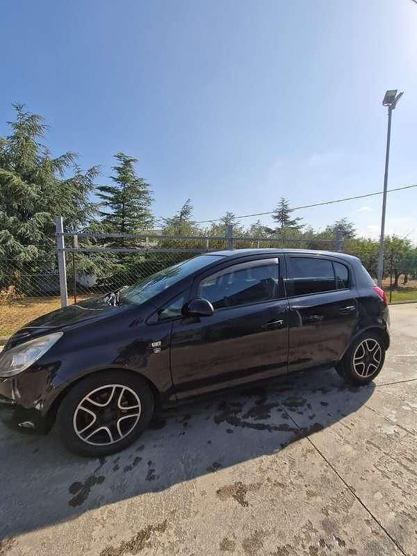 Usata 2010 Opel Corsa Sport Tre volumi | 3399 € (Buon prezzo) - Immagine 1/4