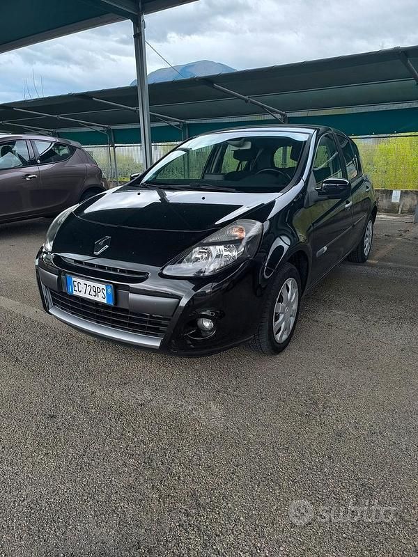 Usata Renault Clio II Luxe 101 CV (74 kW) 2010 Berlina
