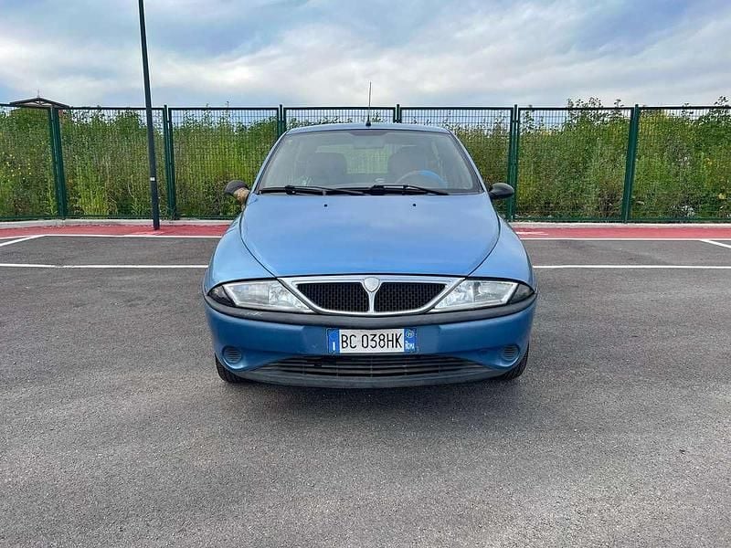 Usata Lancia Ypsilon 60 CV (44 kW) 1999 Blu/azzurro Utilitaria