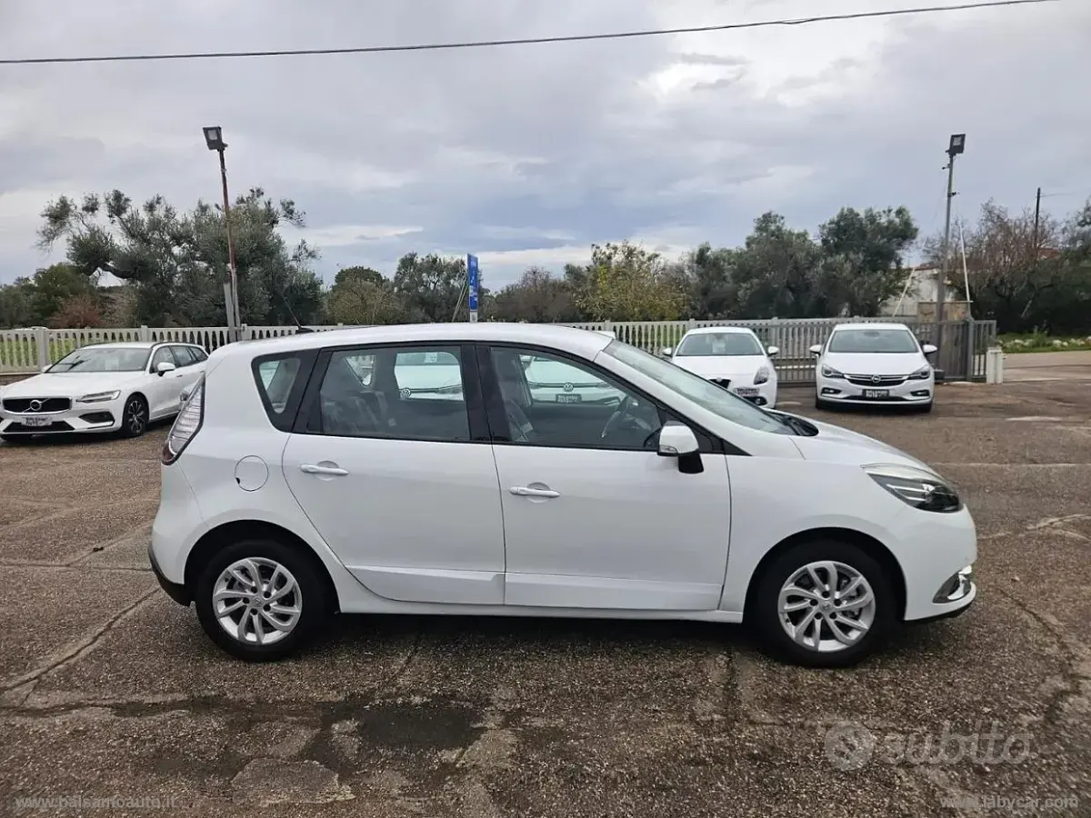 Usata Renault Scénic LIMITED 110 CV (80 kW) 2014 Bianco Monovolume
