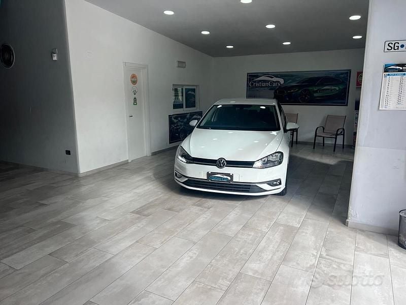 Bianco Usata 2018 VW Golf VII Business Tre volumi | 14.500 € (Buon prezzo) - Immagine 1/4
