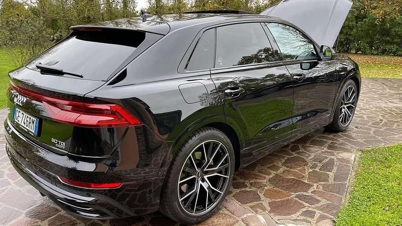 Usata Audi Q8 Sport 286 CV (210 kW) 2021 Nero SUV