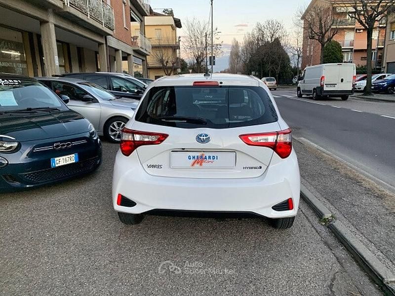 Usata Toyota Yaris Hybrid Business Edition 92 CV (67 kW) 2020 Bianco Berlina