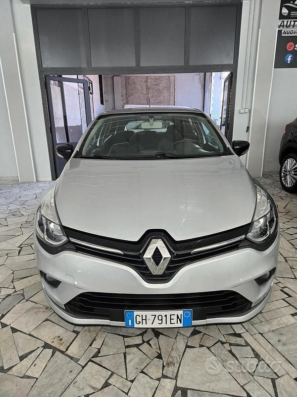 Grigio Usata 2018 Renault Clio IV Tre volumi | 8999 € (Buon prezzo) - Immagine 1/4