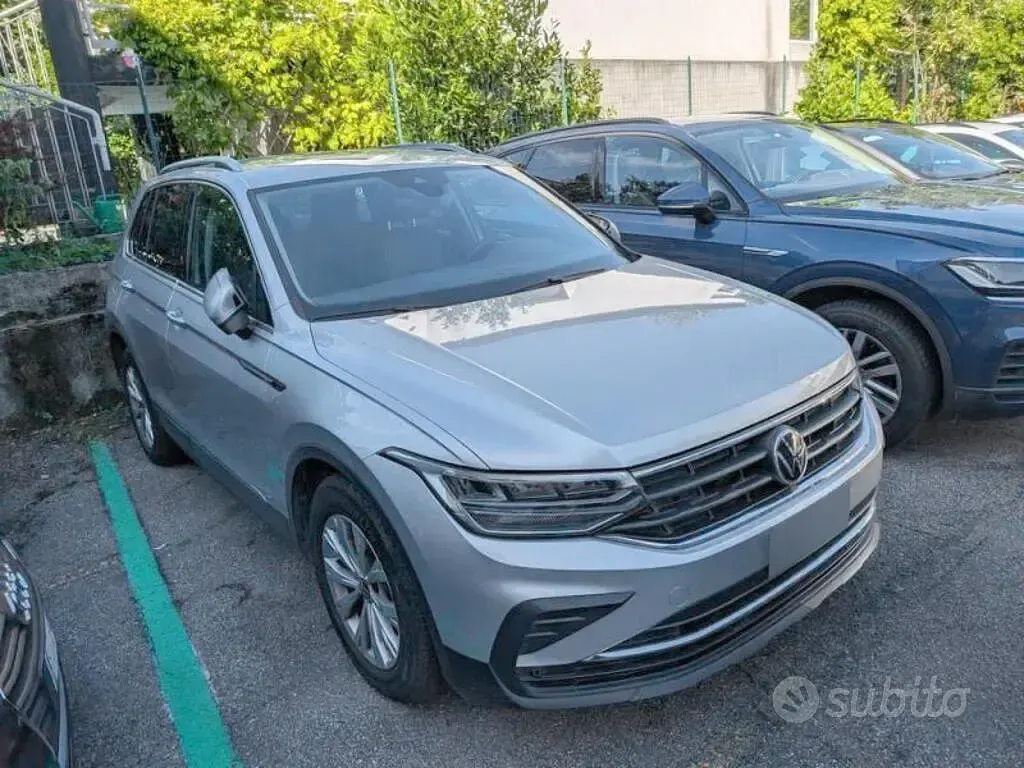 Usata VW Tiguan Life 122 CV (89 kW) 2021 Argento SUV