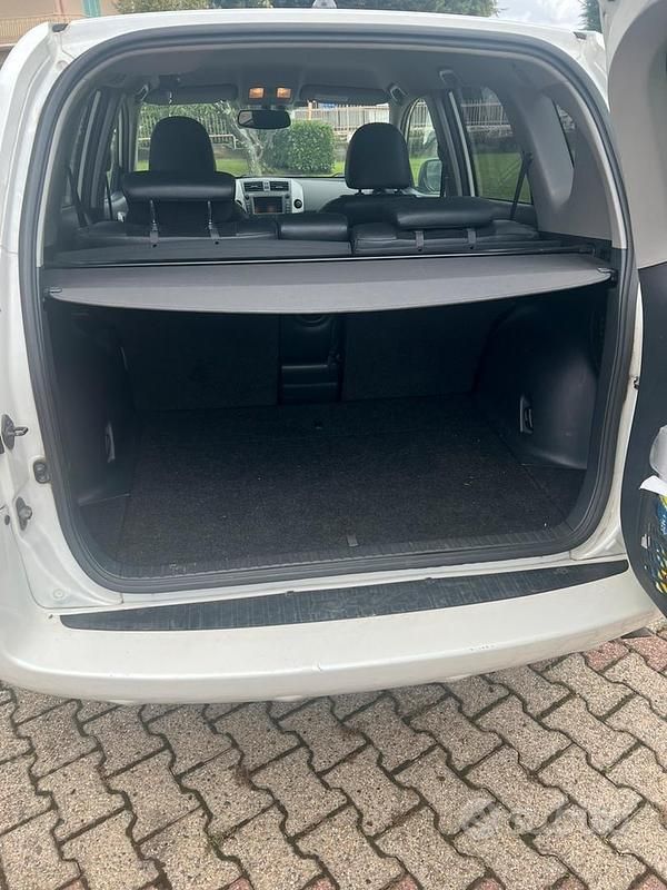 Usata Toyota RAV4 150 CV (110 kW) 2010 Bianco Berlina