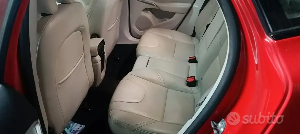 Usata Volvo V40 CC 190 CV (139 kW) 2016 Rosso Station wagon