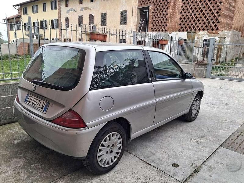 Usata Lancia Ypsilon 60 CV (44 kW) 2003 Utilitaria