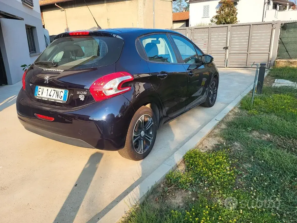 Usata Peugeot 208 68 CV (50 kW) 2014 Utilitaria