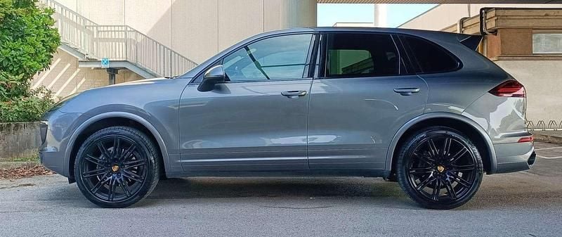 Usata Porsche Cayenne 250 CV (183 kW) 2016 Grigio SUV