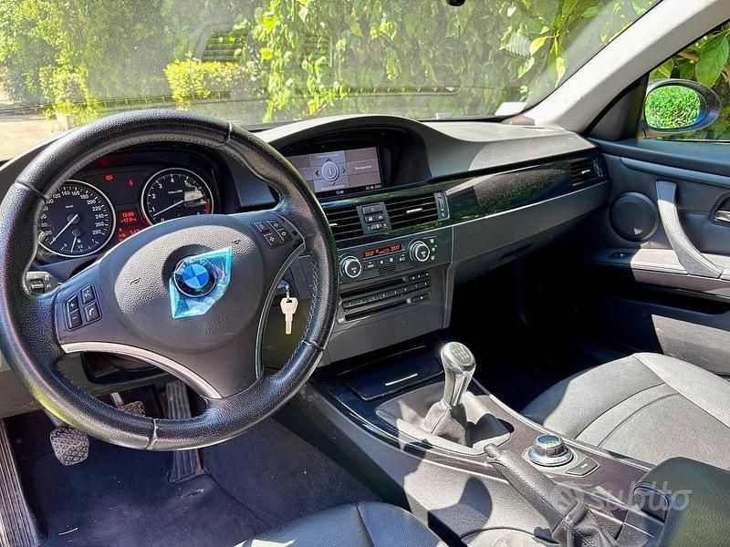 Usata BMW 325 218 CV (160 kW) 2008 Nero Coupé