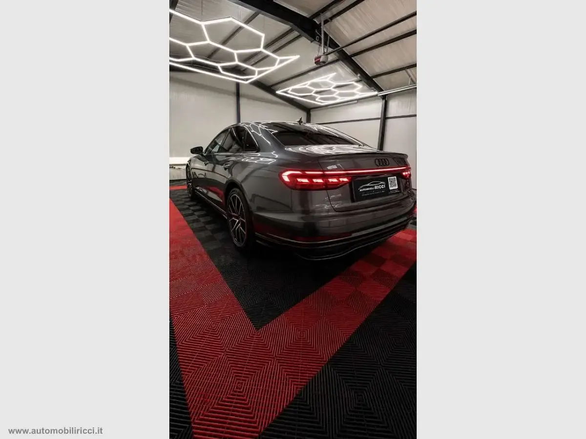Usata Audi A8L 462 CV (339 kW) 2023 Grigio Berlina