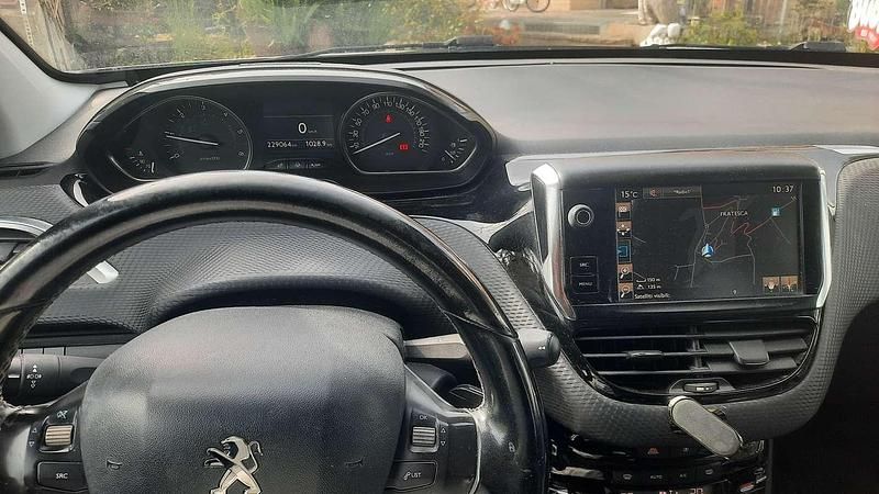 Usata Peugeot 2008 Allure 99 CV (72 kW) 2016 Bianco SUV