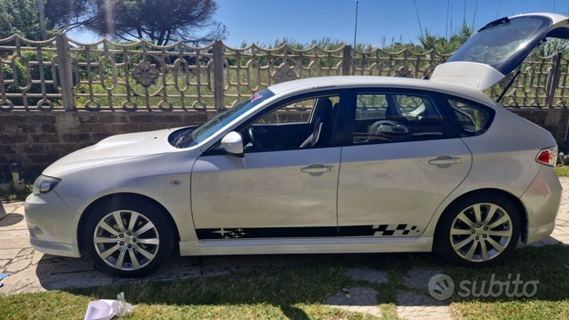 Bianco Usata 2011 Subaru Impreza Sport Tre volumi | 6500 € (Buon prezzo) - Immagine 1/4