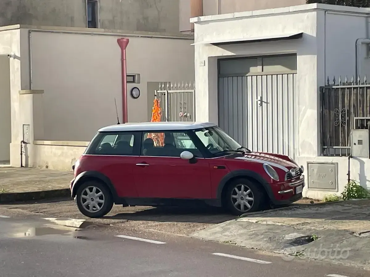 Usata Mini Cooper 116 CV (85 kW) 2002 Rosso Utilitaria