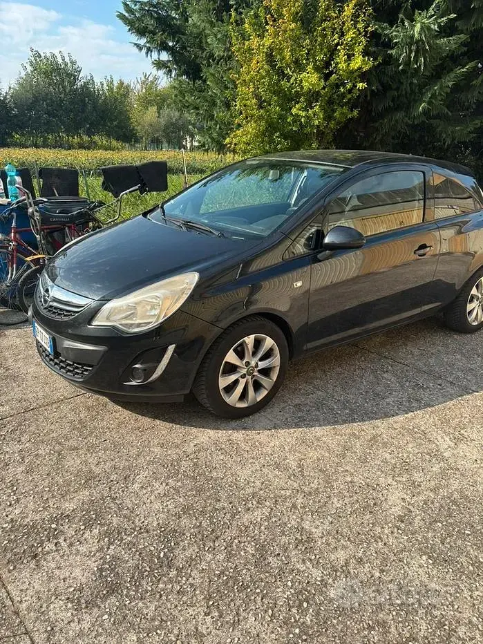 Usata Opel Corsa 85 CV (62 kW) 2013 Nero Utilitaria