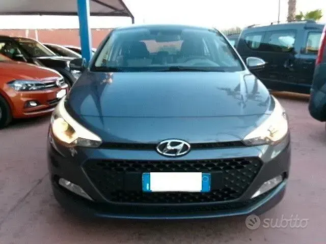 Usata Hyundai i20 Comfort 75 CV (55 kW) 2016 Grigio Berlina