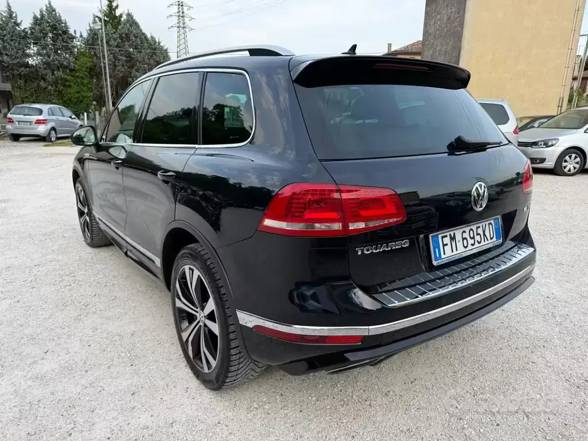 Usata VW Touareg R-line 262 CV (192 kW) 2017 Bluazzurro SUV