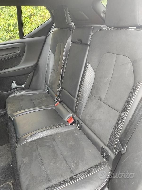 Usata Volvo XC40 R-Design 190 CV (139 kW) 2018 Grigio SUV