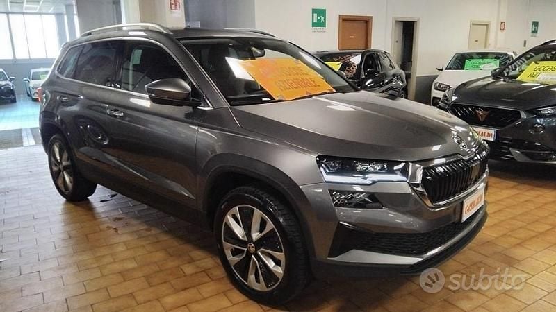 Grigio graphene / metallizzato Usata 2024 Skoda Karoq Style SUV | 31.500 € (Buon prezzo) - Immagine 1/4