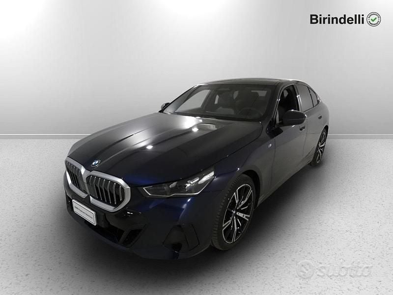 Usata BMW 520 M Sport 197 CV (144 kW) 2024 Tanzanite blue metallizzato Berlina