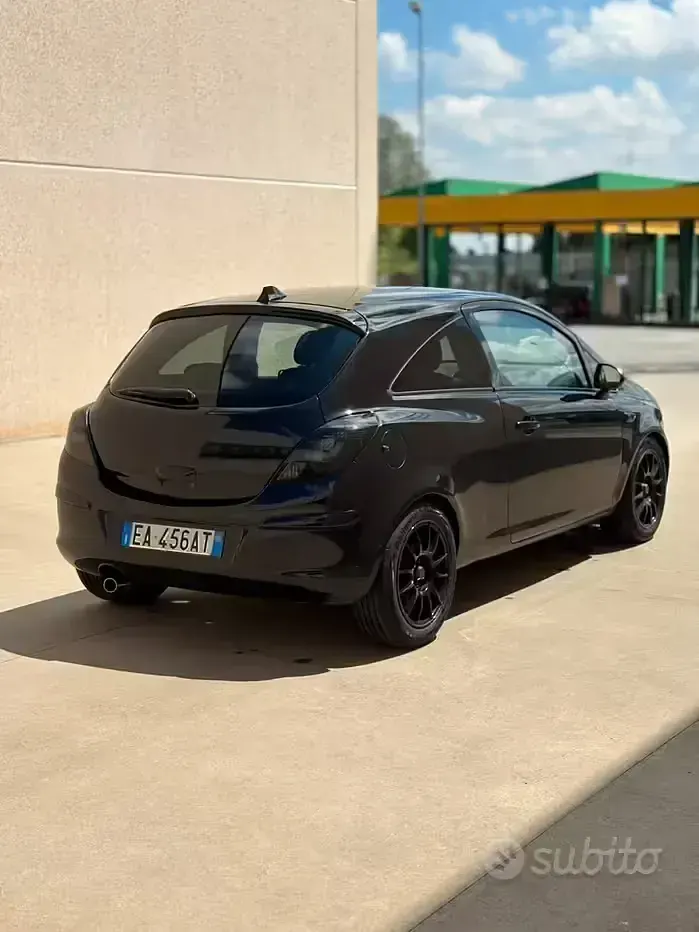 Usata Opel Corsa 100 CV (73 kW) 2010 Nero Utilitaria