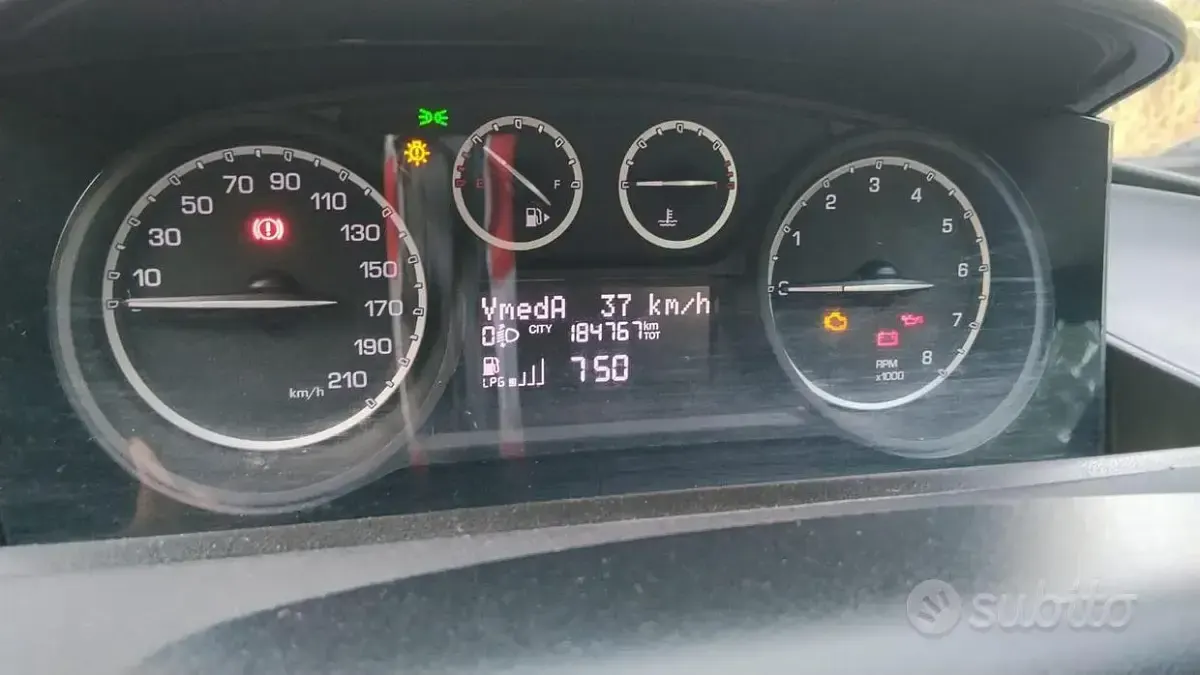 Usata Lancia Ypsilon 69 CV (50 kW) 2015 Bianco Utilitaria